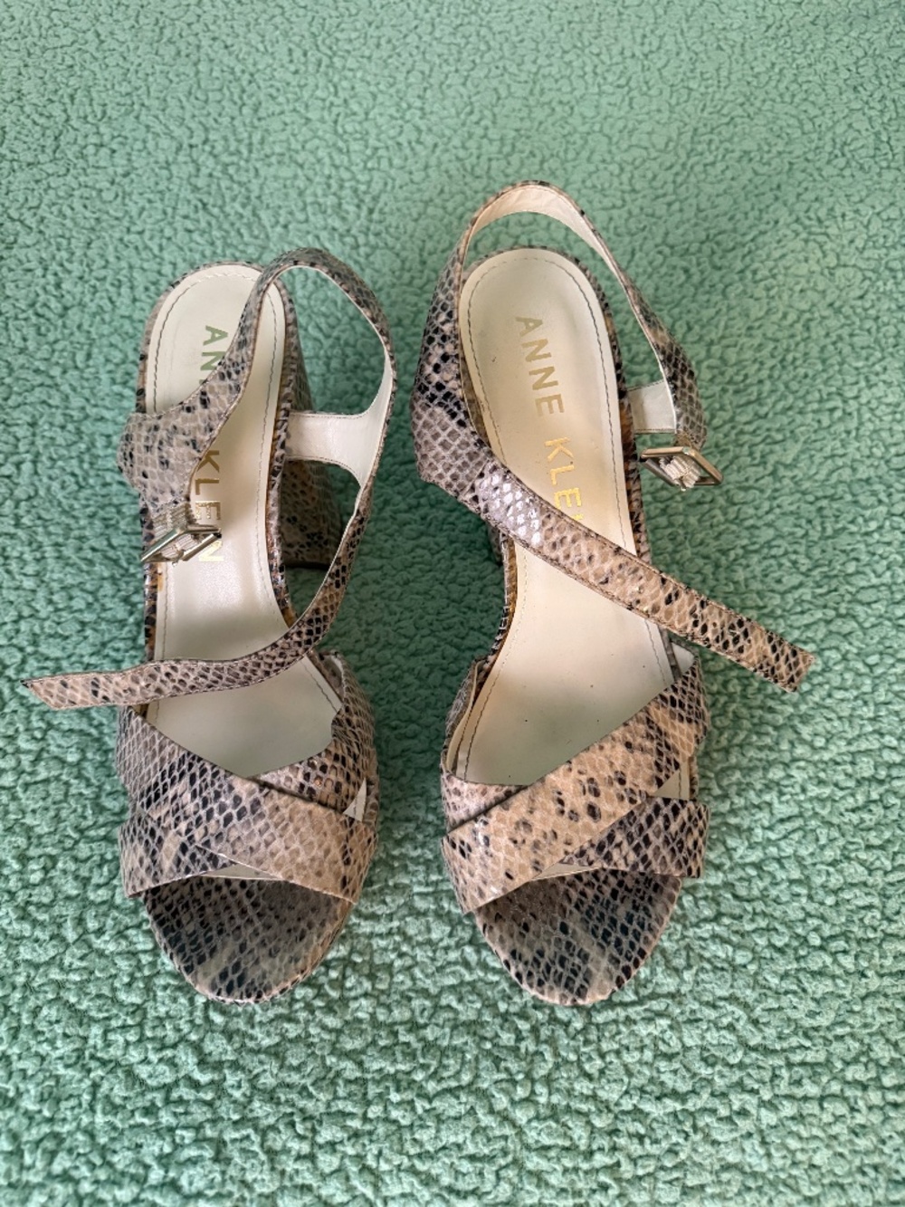 Anne Klein faux snake skin pumps size 10